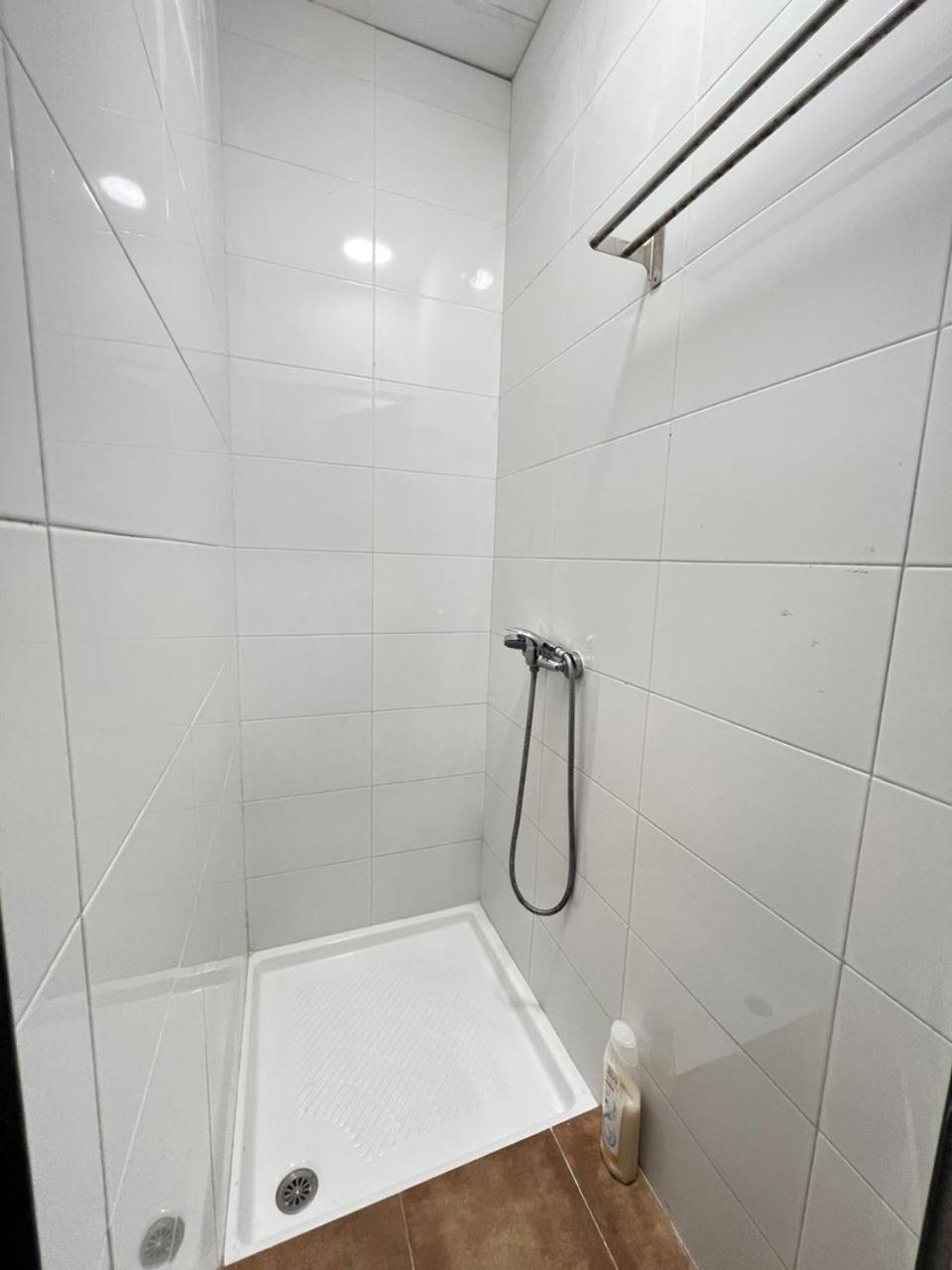 Hostal Milan アリカンテ エクステリア 写真 A shower