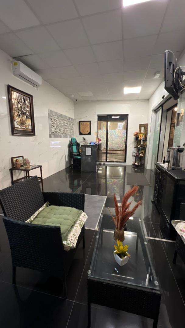Hostal Milan アリカンテ エクステリア 写真 A dental practice in India