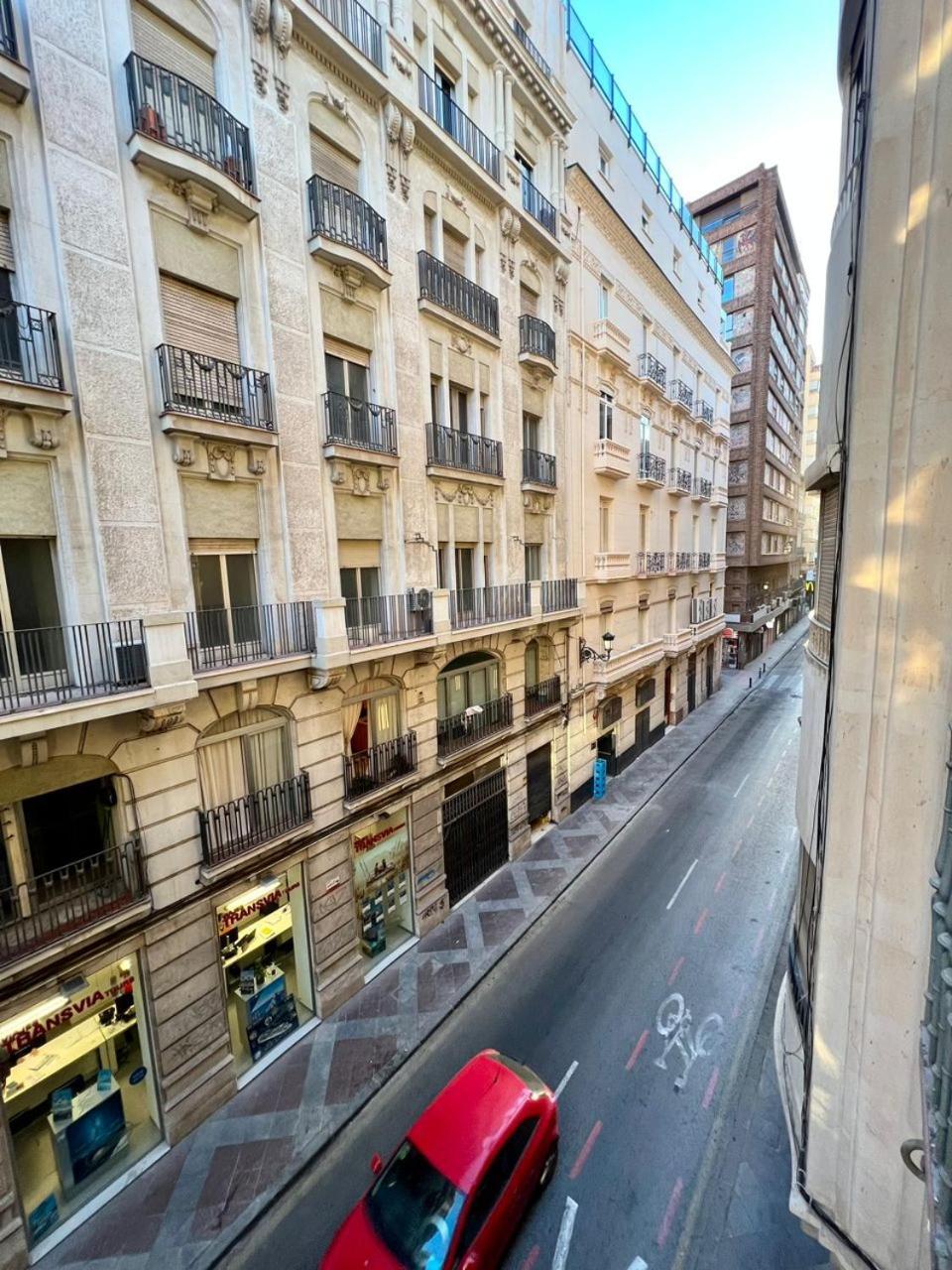 Hostal Milan アリカンテ エクステリア 写真 The building's facade