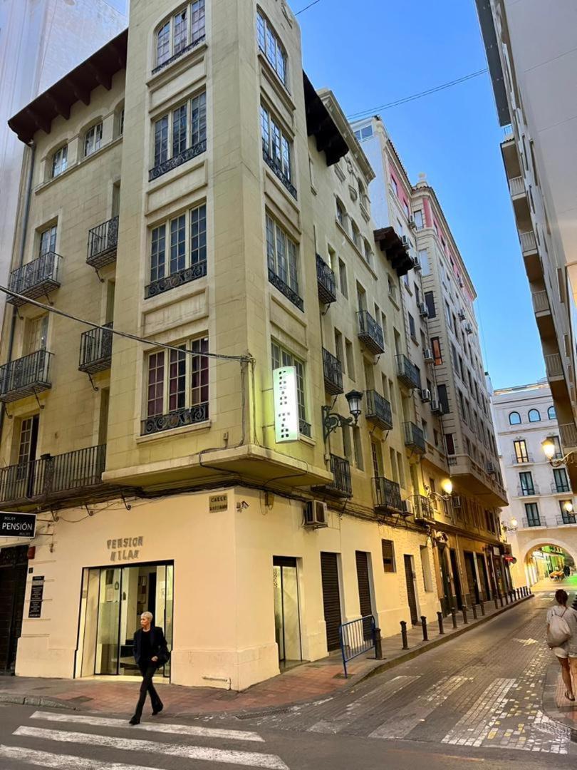 Hostal Milan アリカンテ エクステリア 写真 The building of the museum