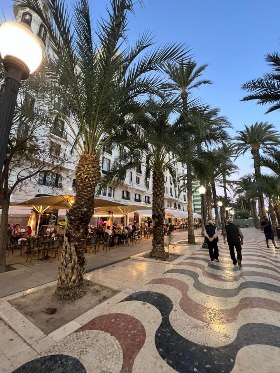 Hostal Milan アリカンテ エクステリア 写真 The Avenue des États-Unis
