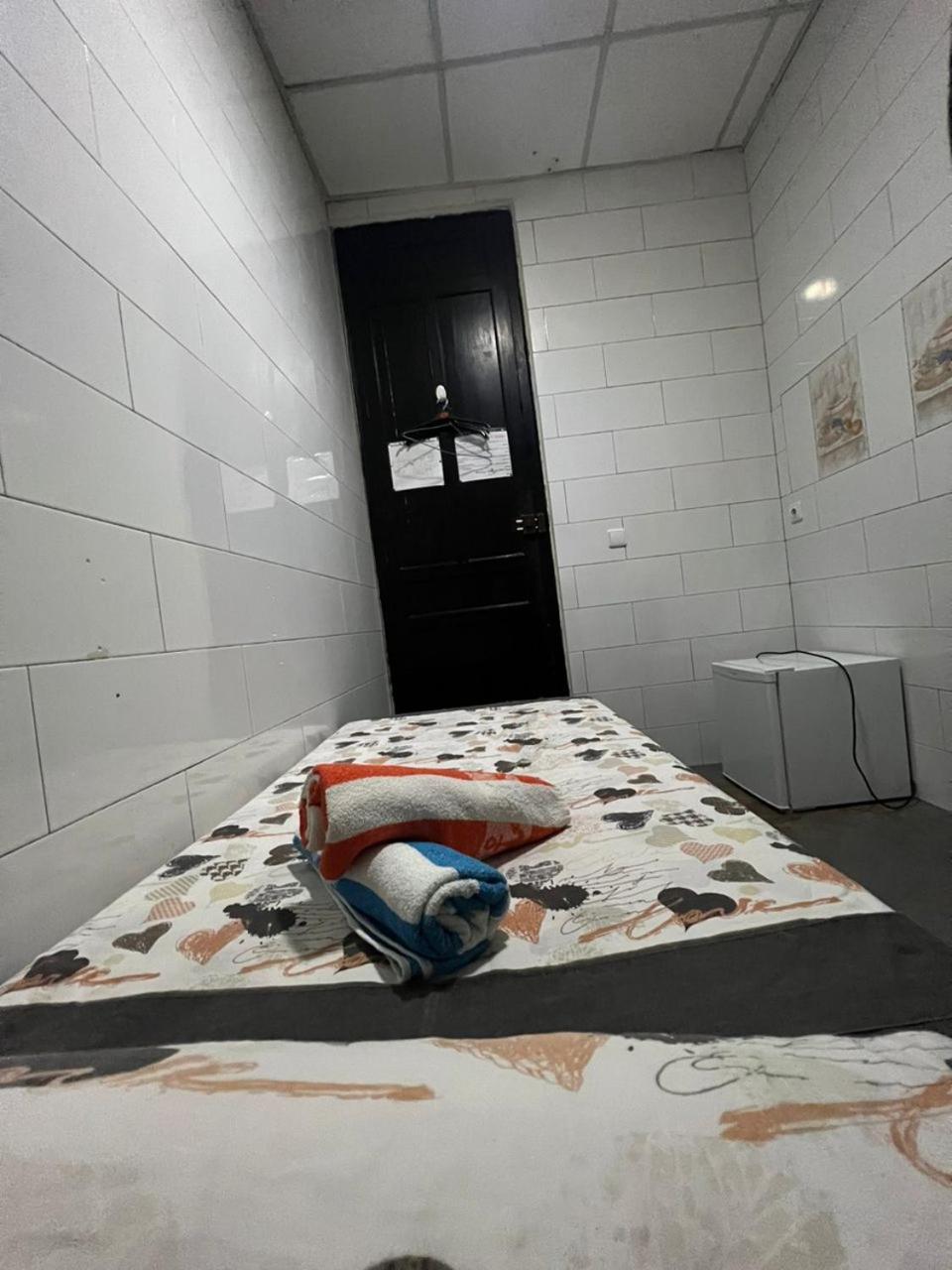 Hostal Milan アリカンテ エクステリア 写真 A cell in the prison