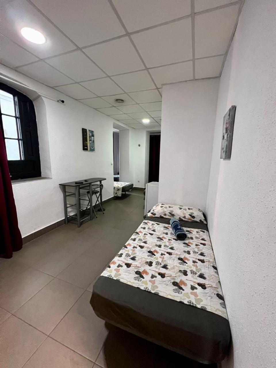 Hostal Milan アリカンテ エクステリア 写真 Hostel in Madrid, Spain